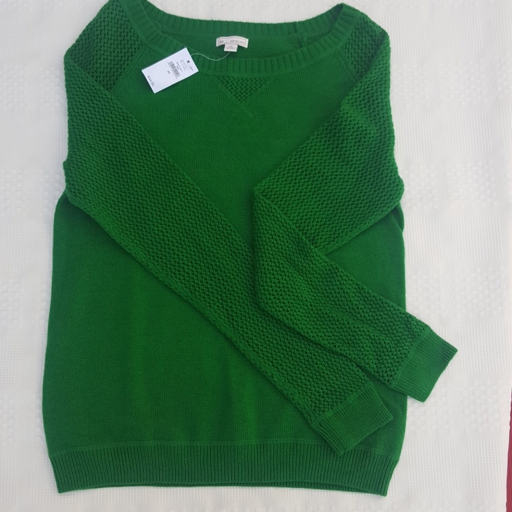 Pullover sweater